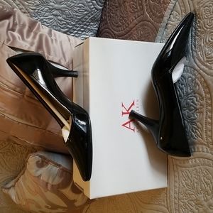 Anne Klein 3' black leather patent flex heels
